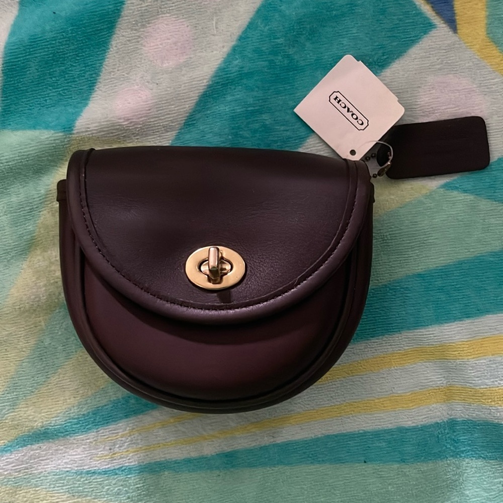 NWT vintage Coach belt/mini bag mahogany color. Excellent condition!